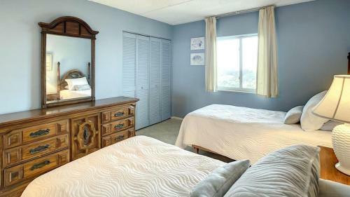 Pelican 304-d By Teeming Vacation Rentals