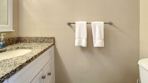 Pelican 304-d By Teeming Vacation Rentals