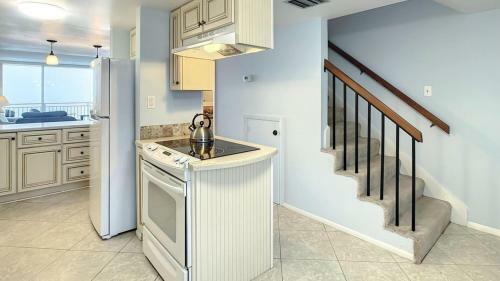 Pelican 304-d By Teeming Vacation Rentals