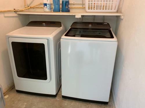 Family Friendly Naples Beachhouse-2br-