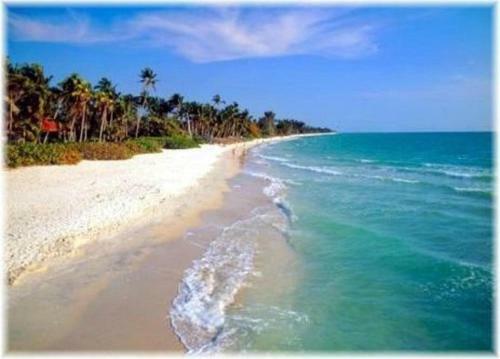 Family Friendly Naples Beachhouse-2br-