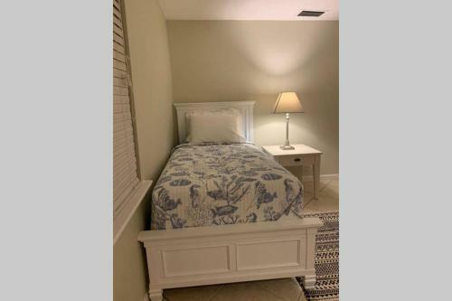 Family Friendly Naples Beachhouse-2br-