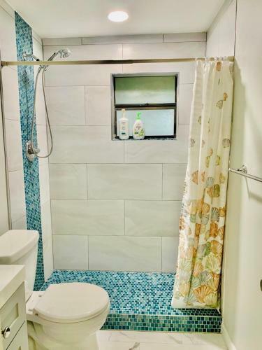 Family Friendly Naples Beachhouse-2br-