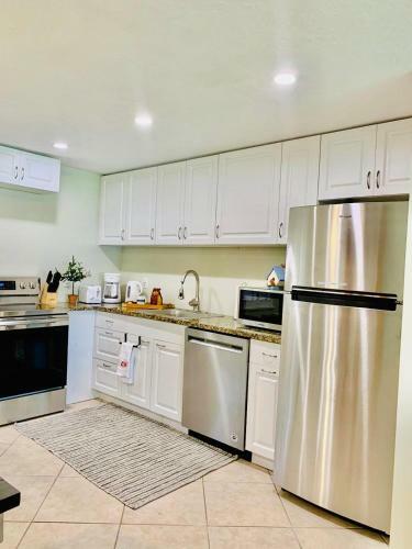 Family Friendly Naples Beachhouse-2br-