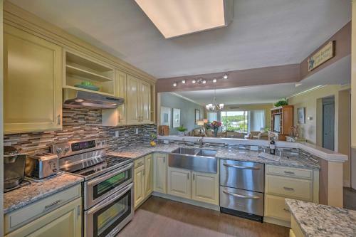 Apartamento Picturesque Couples Getaway With Pool Access!