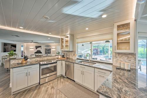 Upscale Getaway With Outdoor Oasis 4 Mi To Sand