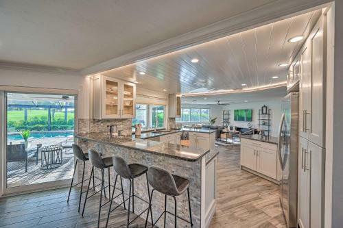 Upscale Getaway With Outdoor Oasis 4 Mi To Sand