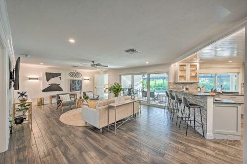 Upscale Getaway With Outdoor Oasis 4 Mi To Sand