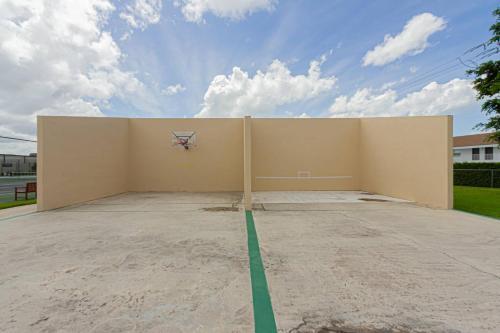 Park Shore Resort 3rd Floor Bldg E