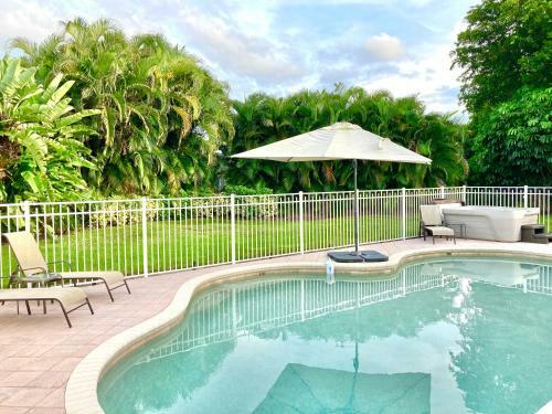 Villa Comfortably Chic Pool Home Retreat