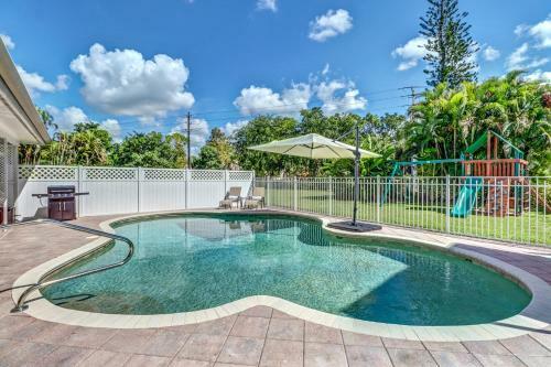 Villa Comfortably Chic Pool Home Retreat