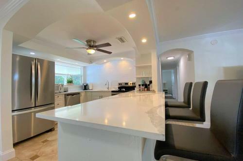 Villa Cheerfull 4/bed/ 3 Bath / Pool / Best Location