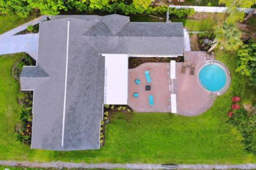 Villa Cheerfull 4/bed/ 3 Bath / Pool / Best Location