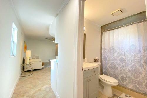 Villa Cheerfull 4/bed/ 3 Bath / Pool / Best Location