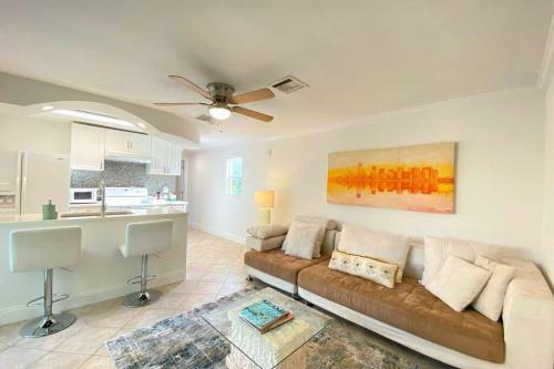 Villa Cheerfull 4/bed/ 3 Bath / Pool / Best Location