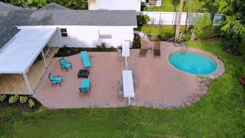 Villa Cheerfull 4/bed/ 3 Bath / Pool / Best Location