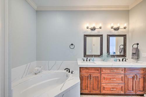 Coastal Naples Getaway About 2 Miles To Beaches!
