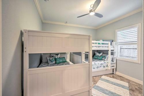 Coastal Naples Getaway About 2 Miles To Beaches!
