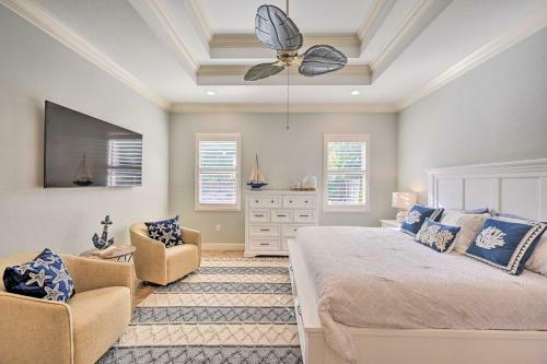 Coastal Naples Getaway About 2 Miles To Beaches!