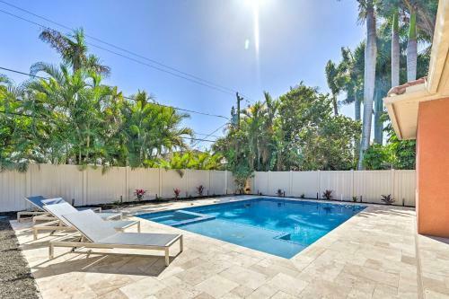 Coastal Naples Getaway About 2 Miles To Beaches!