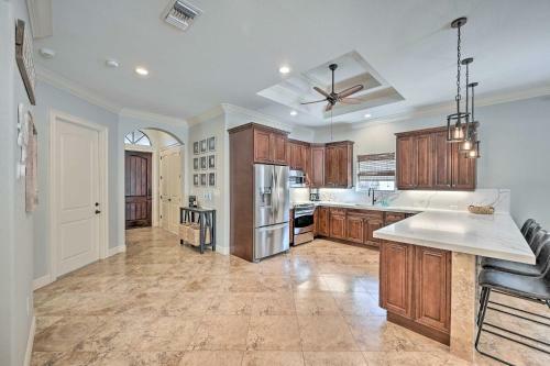 Coastal Naples Getaway About 2 Miles To Beaches!