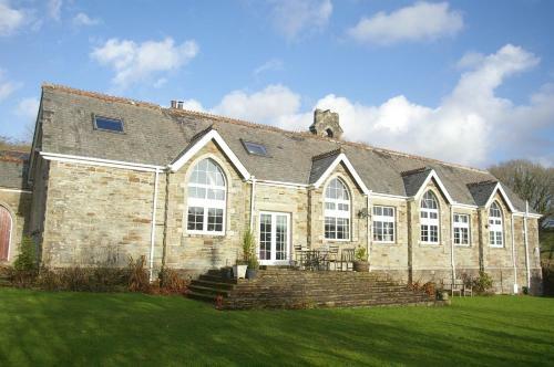 Hostal The Old School House