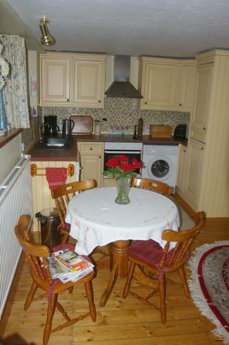 Hostal The Old School House