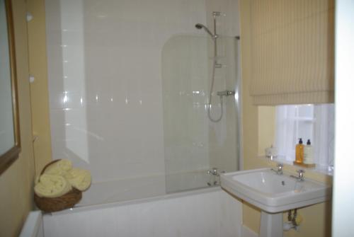 Bed & Breakfast Tresco House