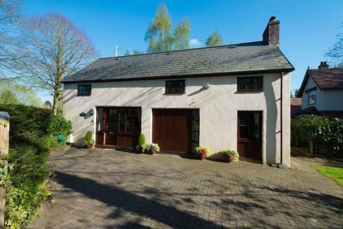 Glen-yr-afon House Hotel