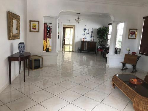 V - Private Suite Next To Calle Ocho (apt 2)