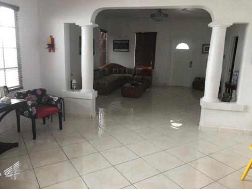 V - Private Suite Next To Calle Ocho (apt 2)