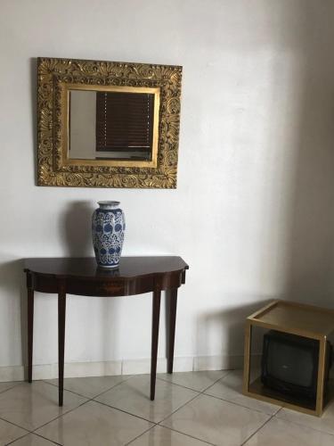 V - Private Suite Next To Calle Ocho (apt 2)