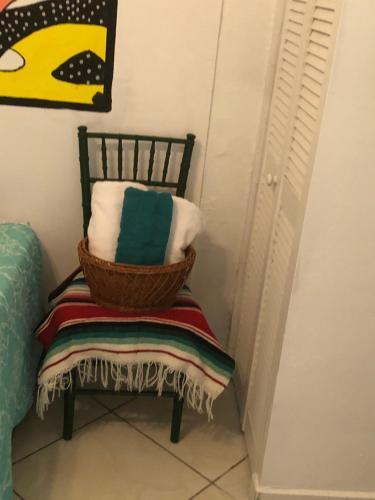 V - Private Suite Next To Calle Ocho (apt 2)