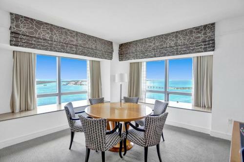 Four Season Hotel Luxurious 2 Bedrooms Apt Fs3206