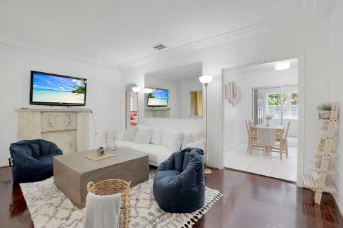 Modern Farmhouse In Coconut Grove