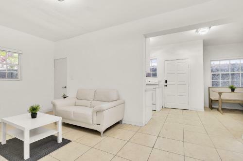 Fantastic House 5min To Brickell W/ Pool & Tub