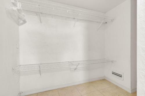 Fantastic House 5min To Brickell W/ Pool & Tub