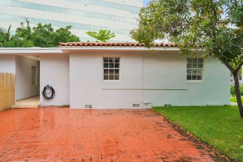 Fantastic House 5min To Brickell W/ Pool & Tub