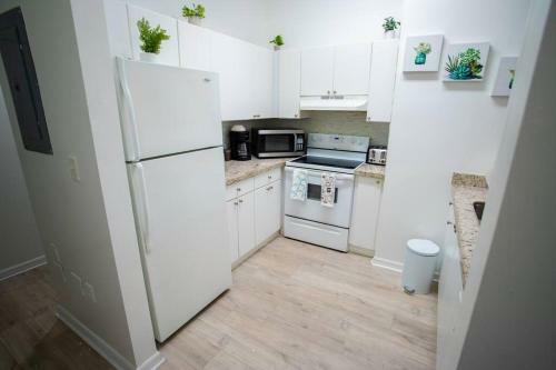 2/2.5 Miami Apartment,7 Mins Airport, 20 Min Beach
