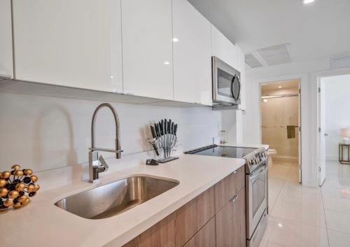 Lh Suites