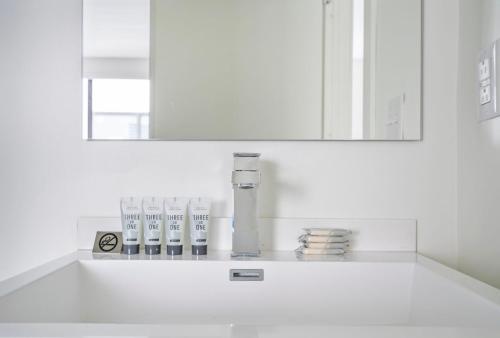 Lh Suites