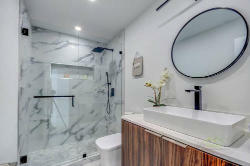 Modern Home*heated Pool, Basketball And Mini Golf