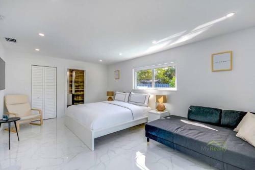 Modern Home*heated Pool, Basketball And Mini Golf