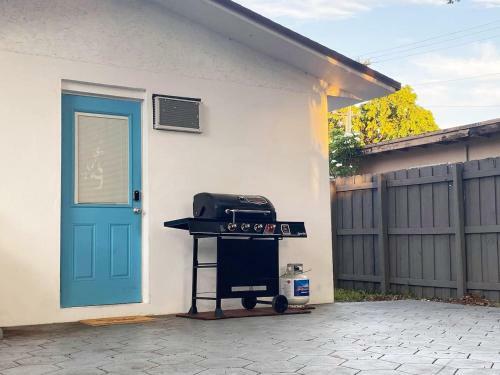 Hostal Private Suite W/ Full Backyard, Bbq, 5min From Mia