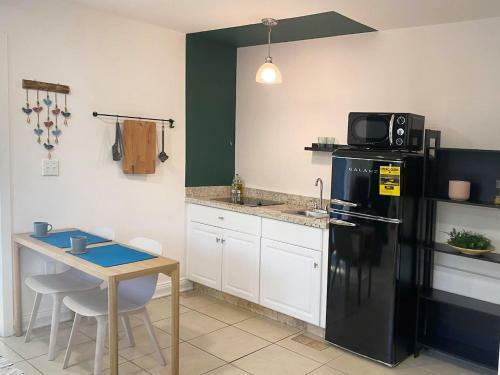 Hostal Private Suite W/ Full Backyard, Bbq, 5min From Mia