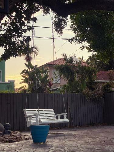 Hostal Private Suite W/ Full Backyard, Bbq, 5min From Mia