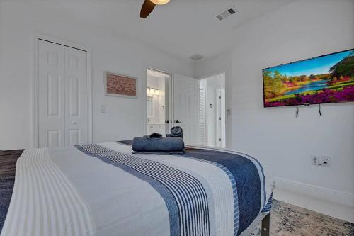 Design District! Gated 3 Bed 2 Bath Home W/parking 415