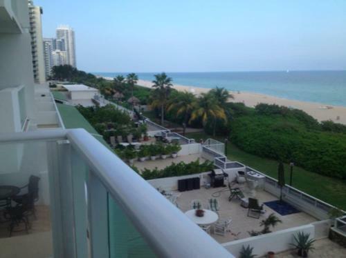Pavilion Beach Front Apartment With Balcony