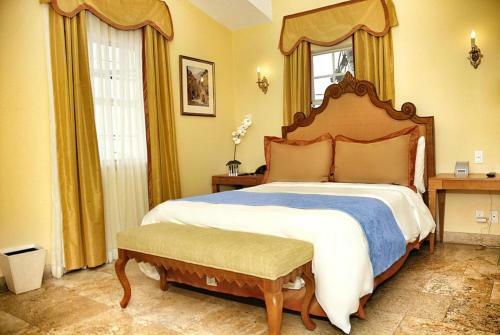 Sobeny Collins Suites And Rooms