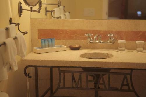 Sobeny Collins Suites And Rooms